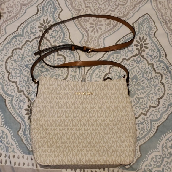Michael kors cross body - Picture 1 of 4